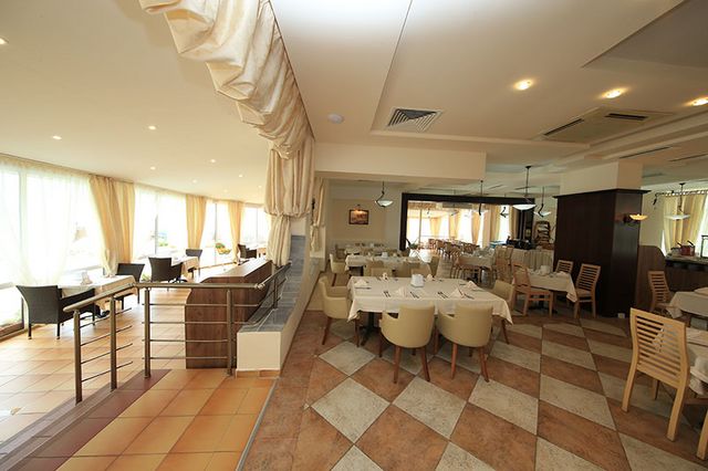 MPM Arsena Hotel - Food and dining